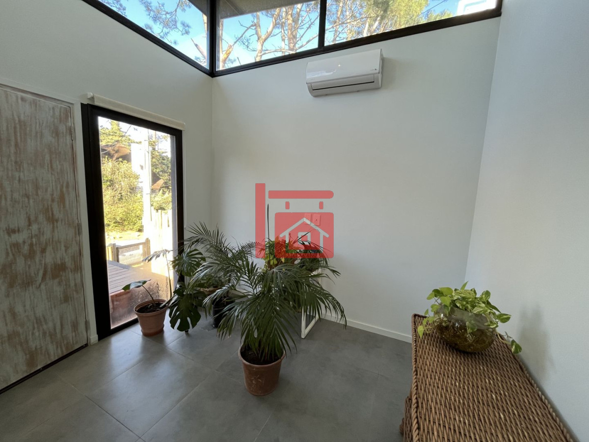 Casa ID.541 - Casa en venta con 3 Dormitorios en Lugano, Punta del Este