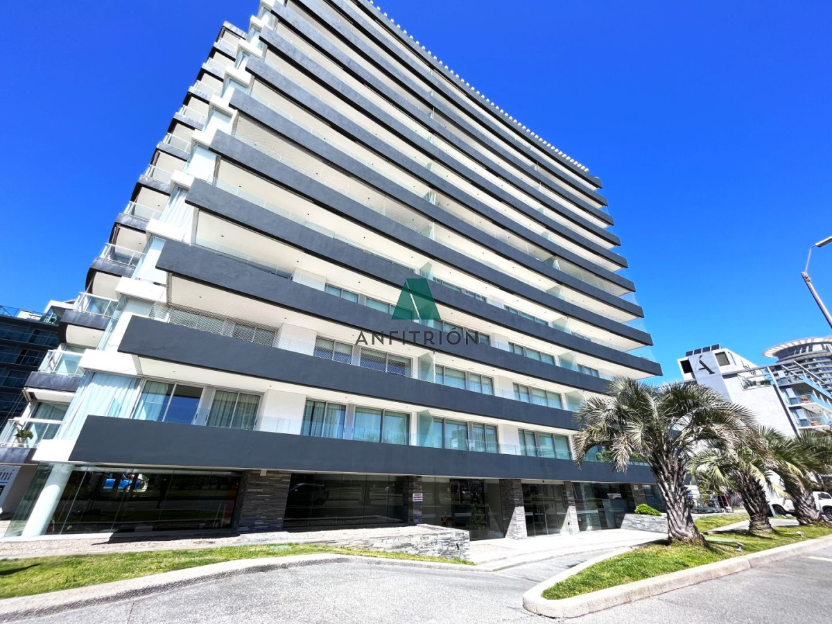 Apartamento ID.387 - Venta de Apartamento 3 Dormitorios en Playa Mansa, Torre del Mar, Punta del Este