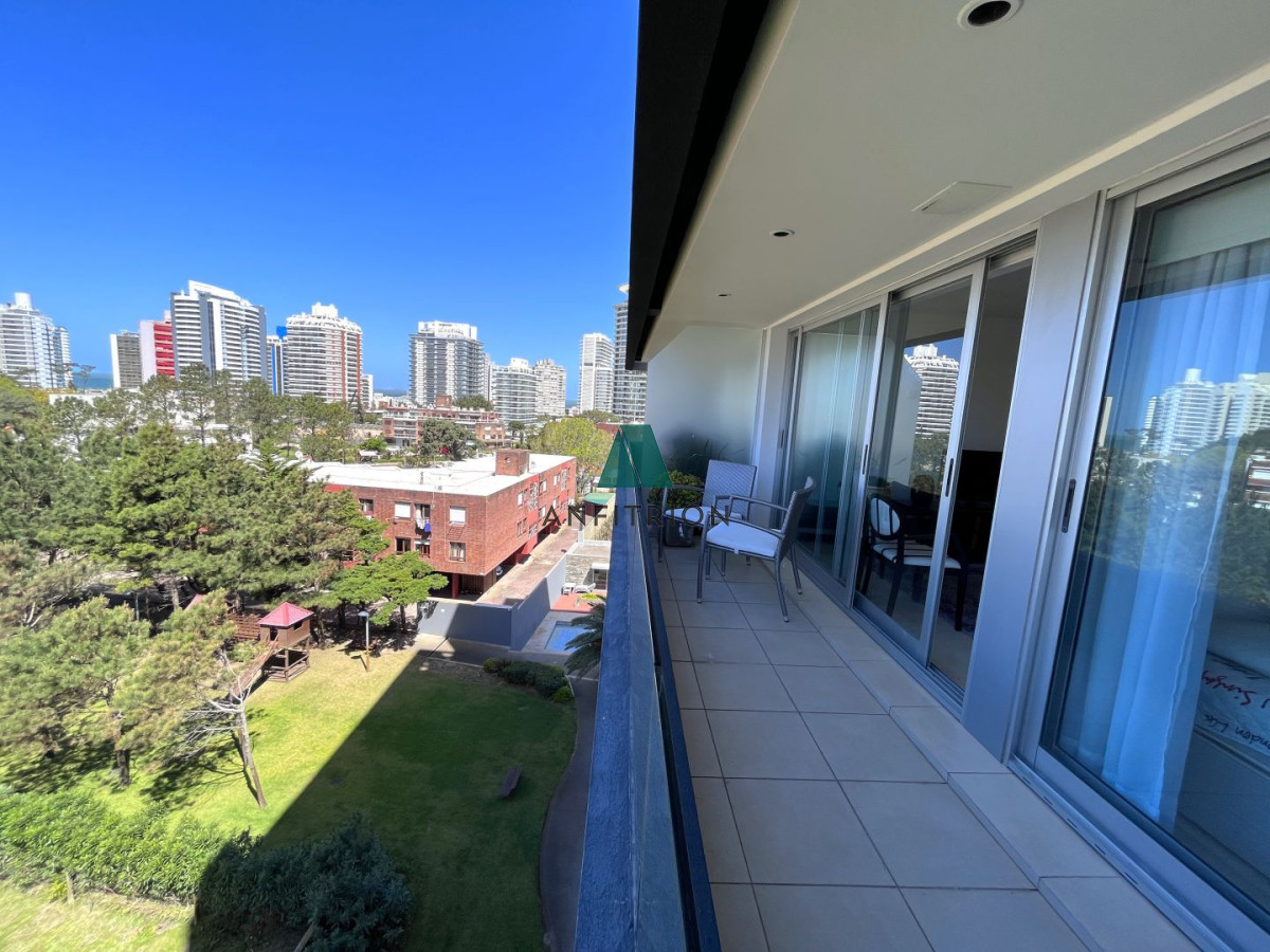 Apartamento ID.387 - Venta de Apartamento 3 Dormitorios en Playa Mansa, Torre del Mar, Punta del Este