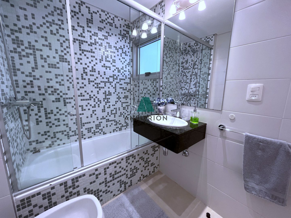 Apartamento ID.387 - Venta de Apartamento 3 Dormitorios en Playa Mansa, Torre del Mar, Punta del Este
