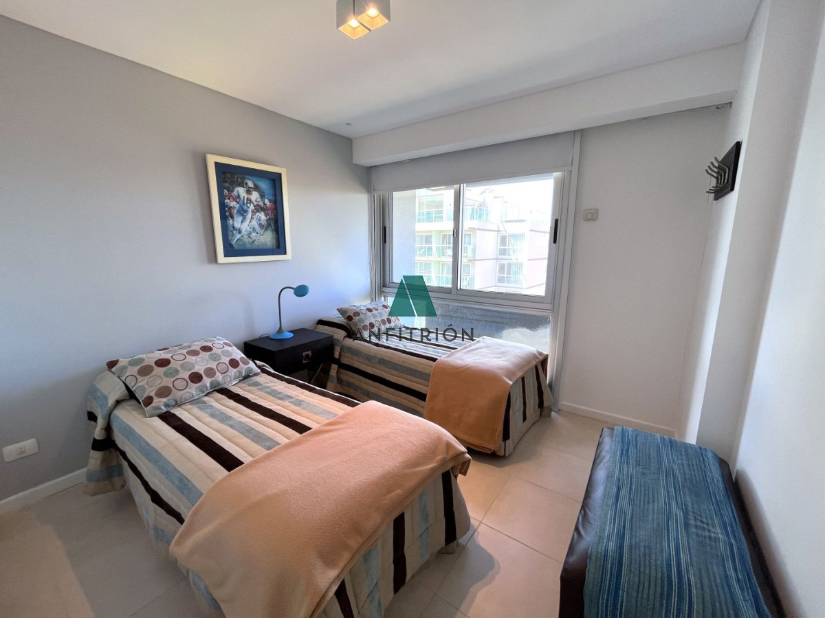 Apartamento ID.387 - Venta de Apartamento 3 Dormitorios en Playa Mansa, Torre del Mar, Punta del Este