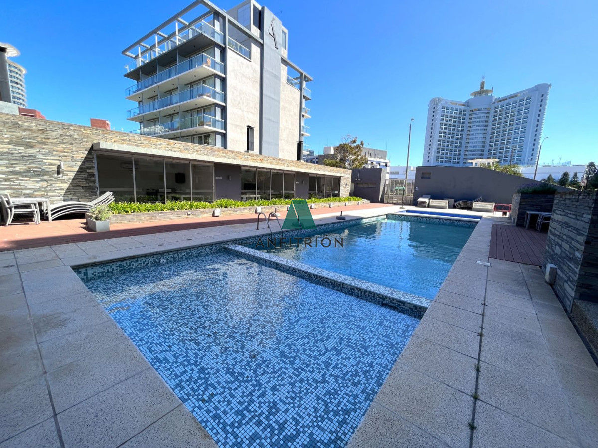 Apartamento ID.387 - Venta de Apartamento 3 Dormitorios en Playa Mansa, Torre del Mar, Punta del Este