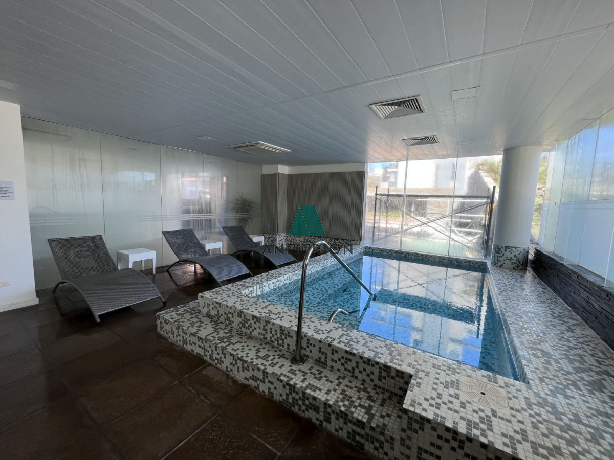 Apartamento ID.387 - Venta de Apartamento 3 Dormitorios en Playa Mansa, Torre del Mar, Punta del Este