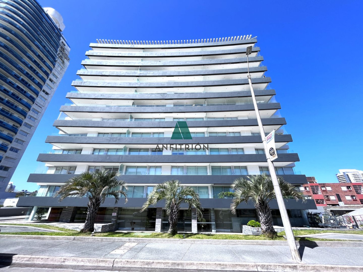 Apartamento ID.387 - Venta de Apartamento 3 Dormitorios en Playa Mansa, Torre del Mar, Punta del Este