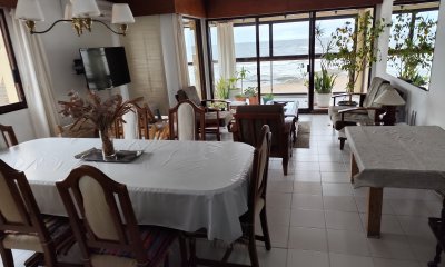 Excelente apartamento frente al mar