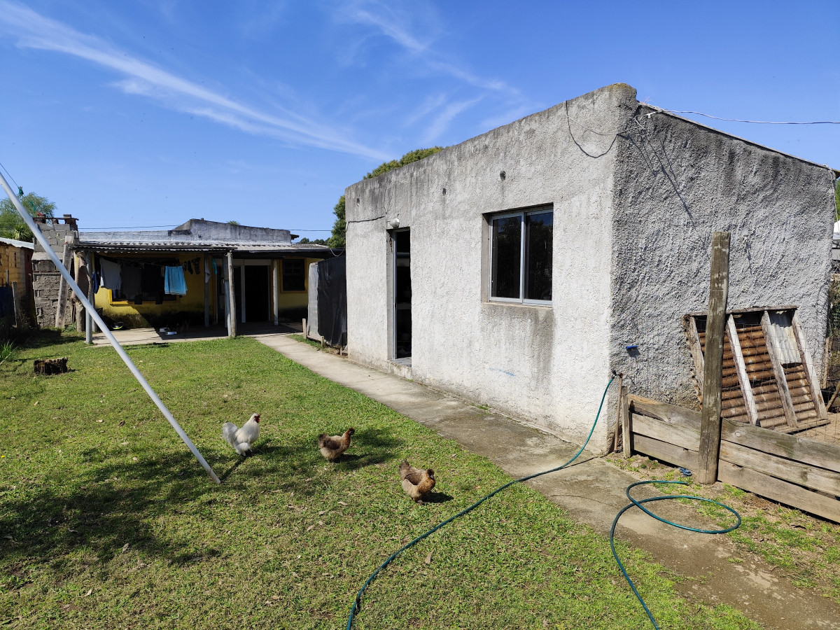 Hermosa casa en venta con apartamento en el fondo