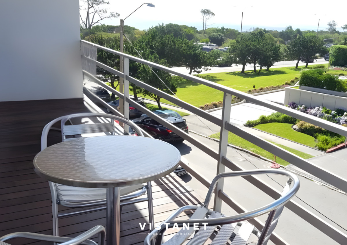 Apartamento ID.239/Venta-Apartamento-de-2-Dormitorios-en-Punta-del-Este-sobre-Rambla- - Venta Apartamento de 2 Dormitorios en Punta del Este sobre Rambla 