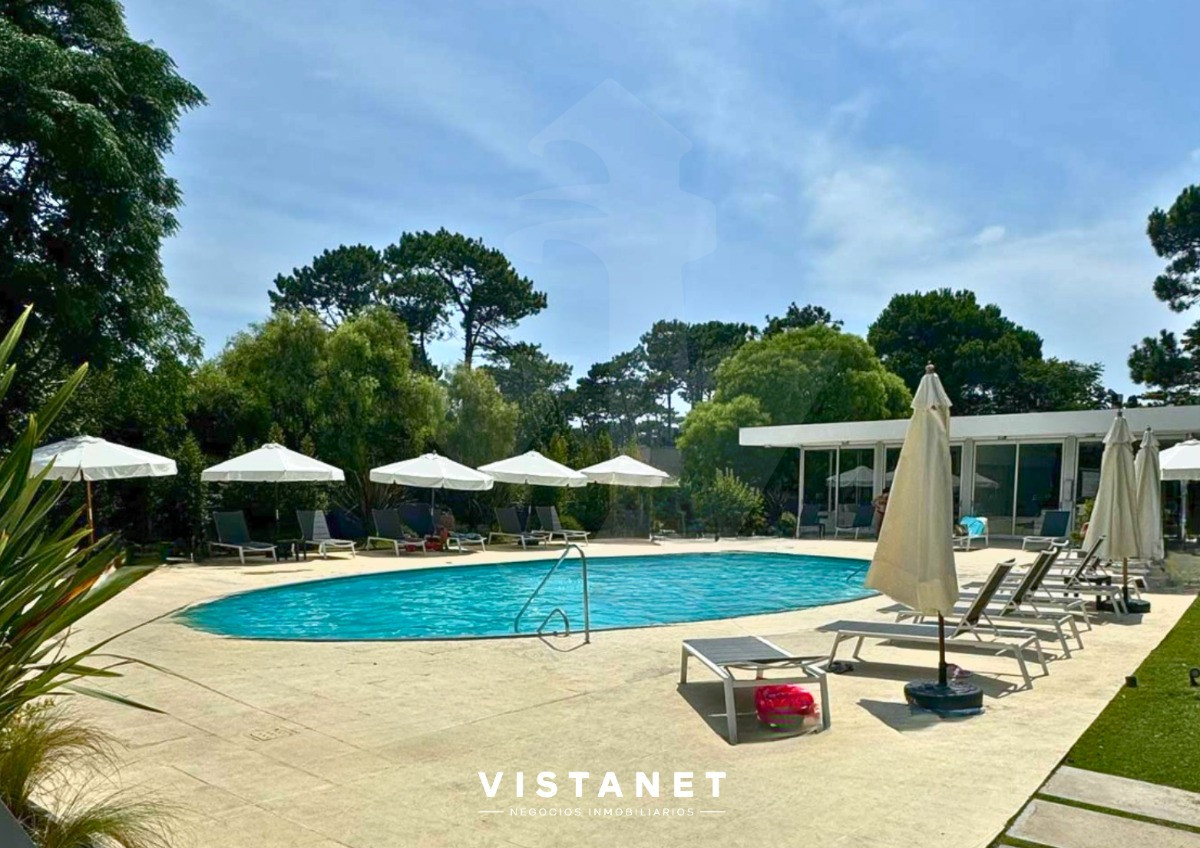 Apartamento ID.8/Apartamento-En-Alquiler-Anual,-2-Dormitorios-Con-Vista-Al-Mar - Apartamento En Alquiler Anual, 2 Dormitorios Con Vista Al Mar