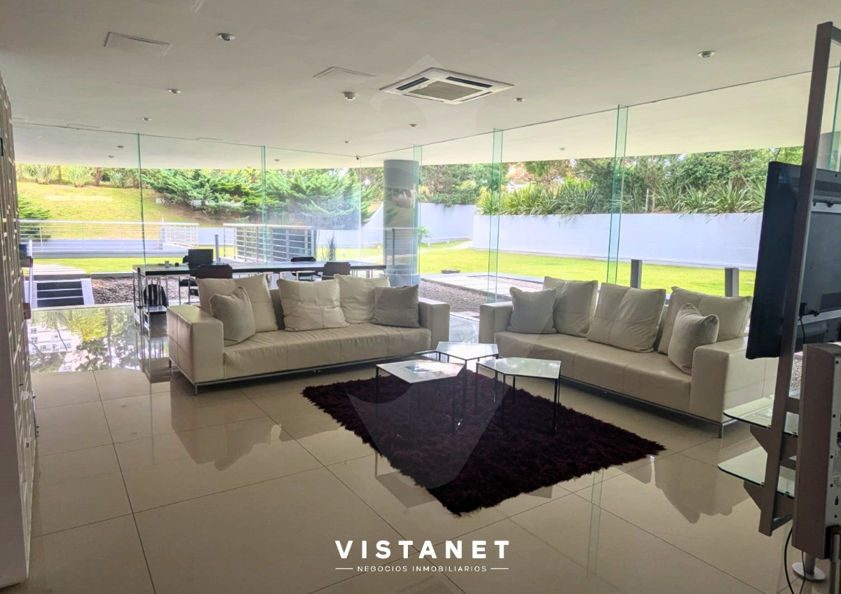 Apartamento ID.8/Apartamento-En-Alquiler-Anual,-2-Dormitorios-Con-Vista-Al-Mar - Apartamento En Alquiler Anual, 2 Dormitorios Con Vista Al Mar