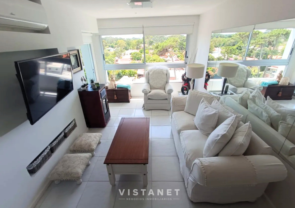 Apartamento ID.145 - Apartamento de 2 dormitorios en Punta del Este en Alquiler anual