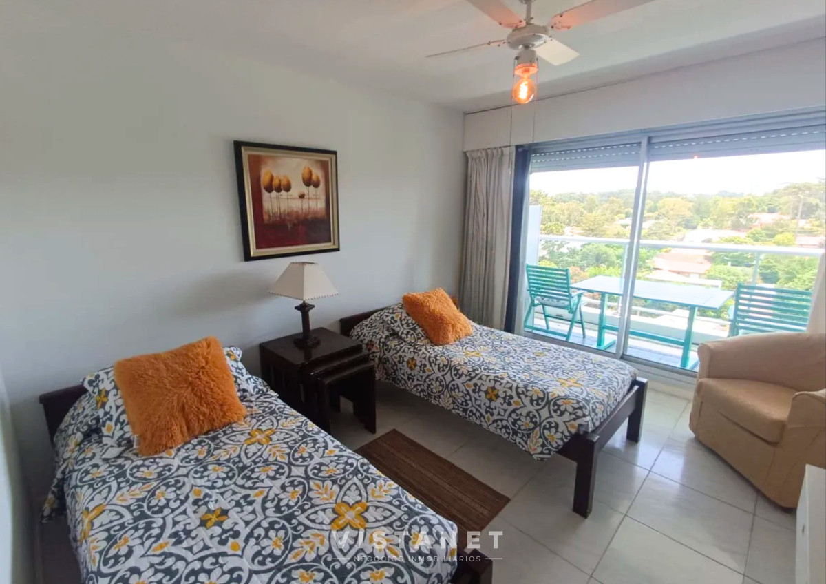 Apartamento ID.145 - Apartamento de 2 dormitorios en Punta del Este en Alquiler anual