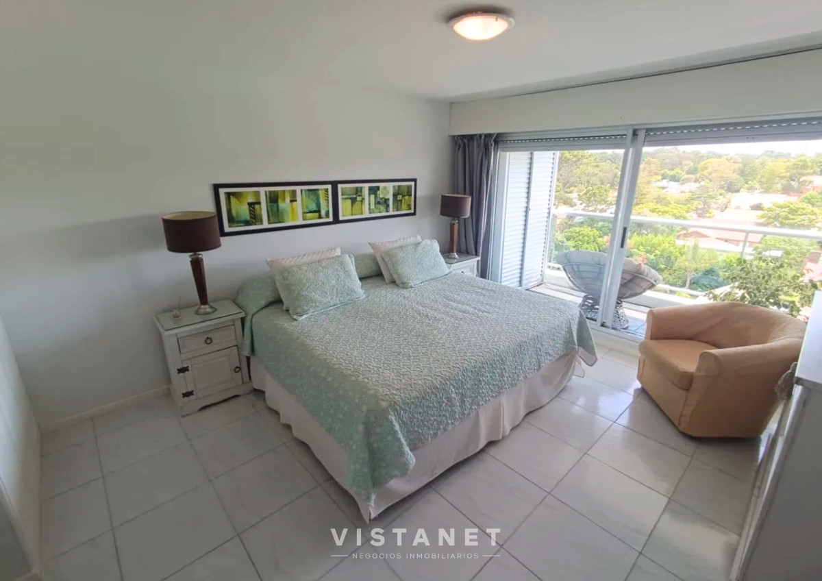 Apartamento ID.145 - Apartamento de 2 dormitorios en Punta del Este en Alquiler anual