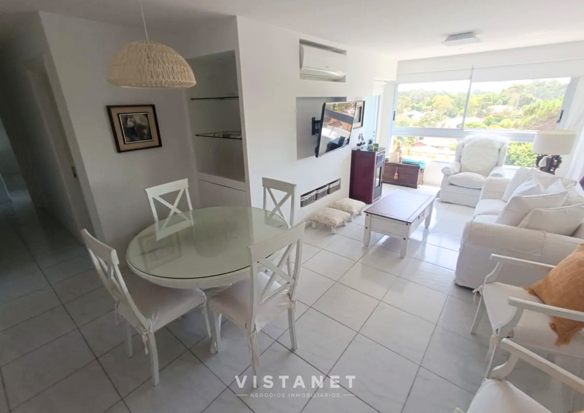 Apartamento ID.145 - Apartamento de 2 dormitorios en Punta del Este en Alquiler anual