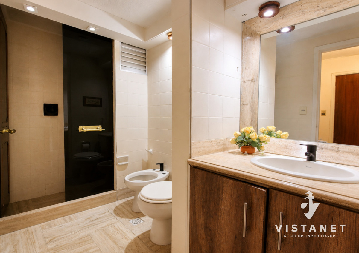 Apartamento ID.442/Venta-Apartamento-de-4-Dormitorios-en-Punta-Carretas-casi-rambla - Venta Apartamento de 4 Dormitorios en Punta Carretas casi rambla