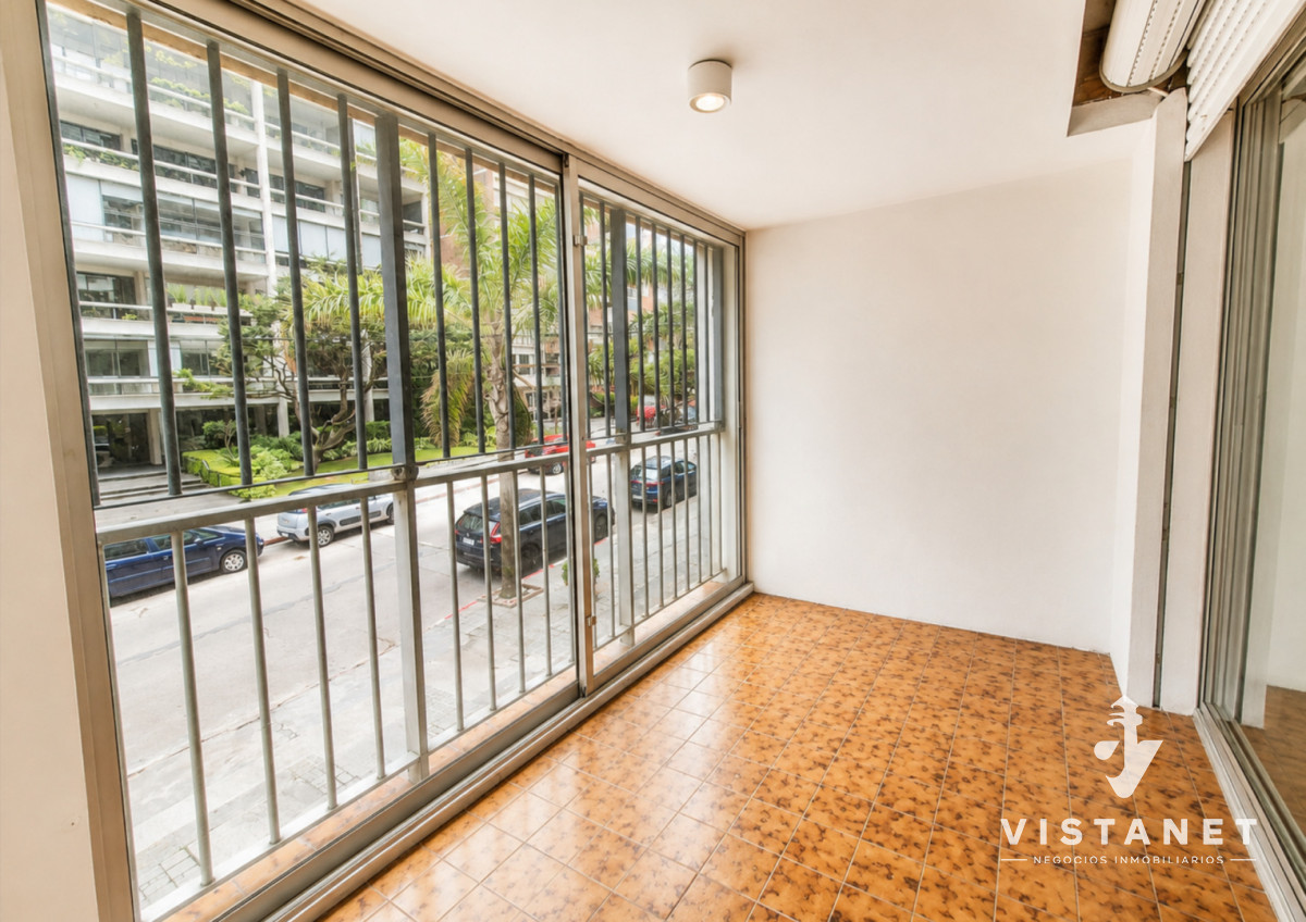 Apartamento ID.442/Venta-Apartamento-de-4-Dormitorios-en-Punta-Carretas-casi-rambla - Venta Apartamento de 4 Dormitorios en Punta Carretas casi rambla