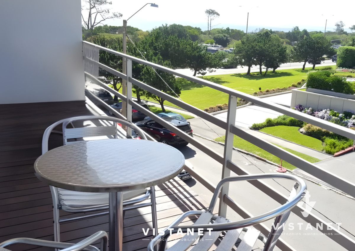 Apartamento ID.239/Venta-Apartamento-de-2-Dormitorios-en-Punta-del-Este-sobre-Rambla- - Venta Apartamento de 2 Dormitorios en Punta del Este sobre Rambla 