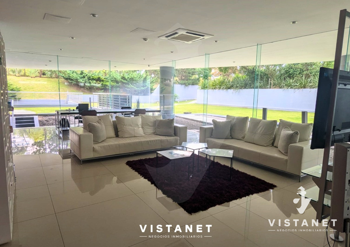 Apartamento ID.8/Apartamento-En-Alquiler-Anual,-2-Dormitorios-Con-Vista-Al-Mar - Apartamento En Alquiler Anual, 2 Dormitorios Con Vista Al Mar