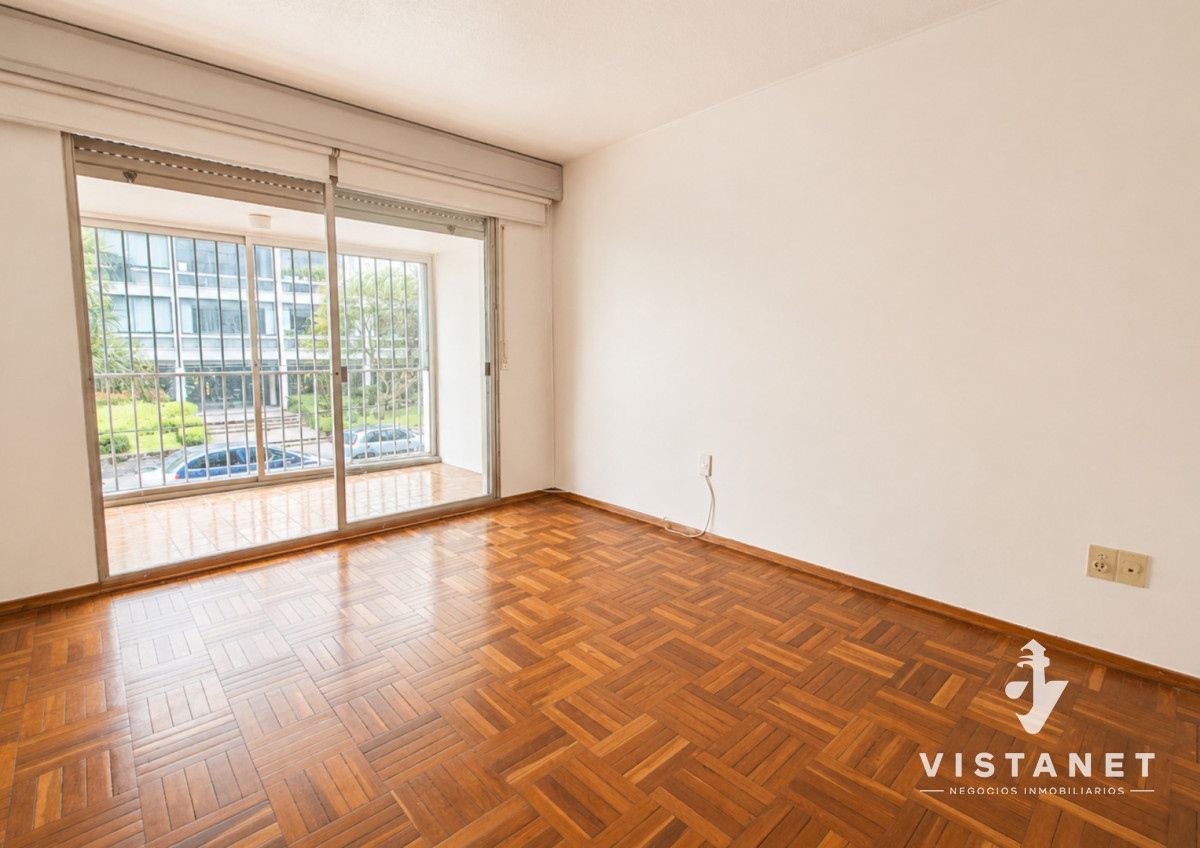 Apartamento ID.442/Venta-Apartamento-de-4-Dormitorios-en-Punta-Carretas-casi-rambla - Venta Apartamento de 4 Dormitorios en Punta Carretas casi rambla