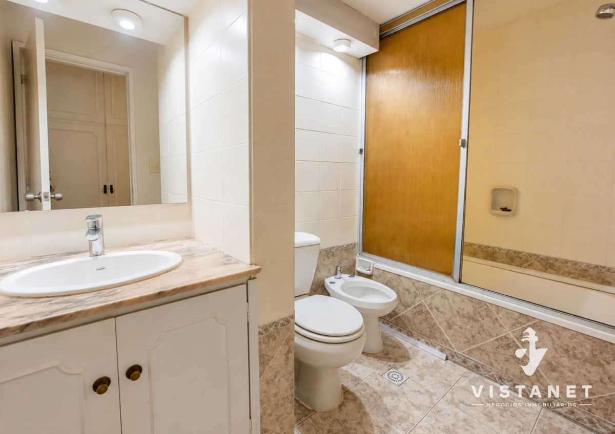 Apartamento ID.442/Venta-Apartamento-de-4-Dormitorios-en-Punta-Carretas-casi-rambla - Venta Apartamento de 4 Dormitorios en Punta Carretas casi rambla