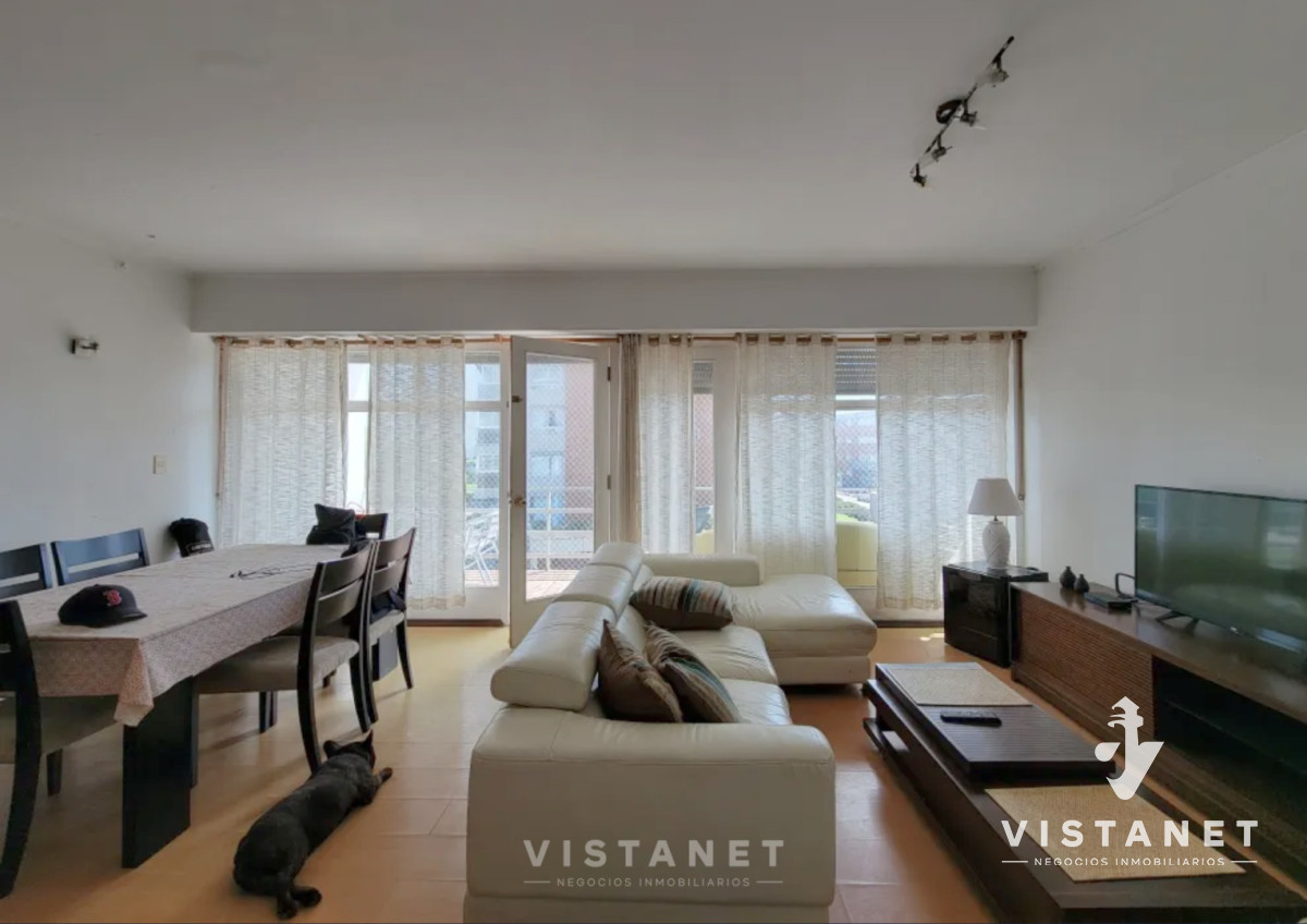 Apartamento ID.239/Venta-Apartamento-de-2-Dormitorios-en-Punta-del-Este-sobre-Rambla- - Venta Apartamento de 2 Dormitorios en Punta del Este sobre Rambla 