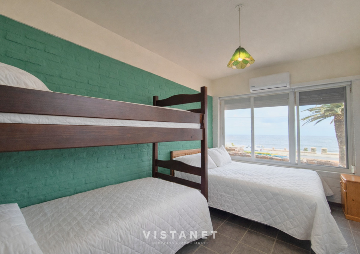 Casa ID.310/Gran-Propiedad-de-3-Dormitorios-con-piscina-frente-al-mar-en-Punta-Fria- - Gran Propiedad de 3 Dormitorios con piscina frente al mar en Punta Fria 