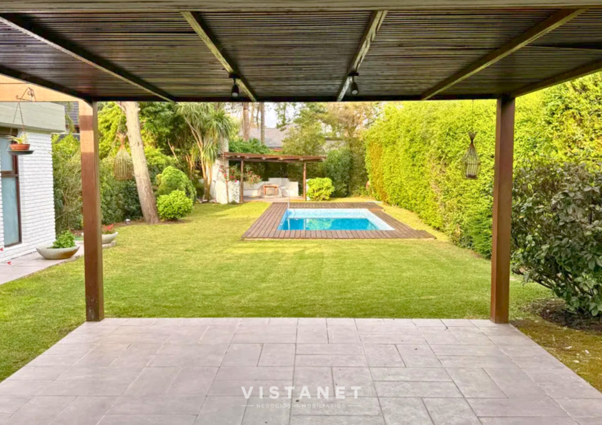 Casa ID.243/Venta-Casa-de-Tres-Dormitorios-en-Pinares,-Punta-del-Este- - Venta Casa de Tres Dormitorios en Pinares, Punta del Este 