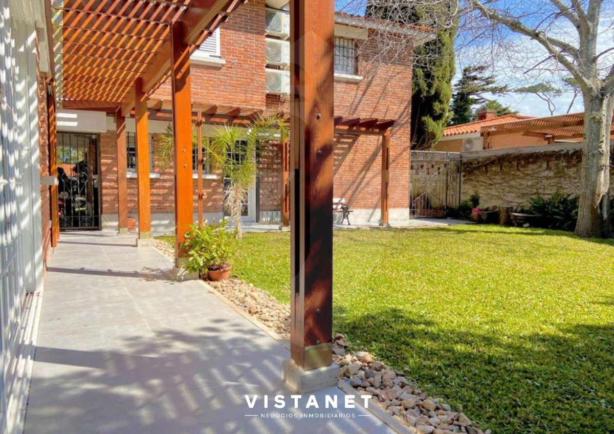 Casa ID.14 - Gran Casa Familiar En Alquiler Anual, 5 Dormitorios En Punta Del Este