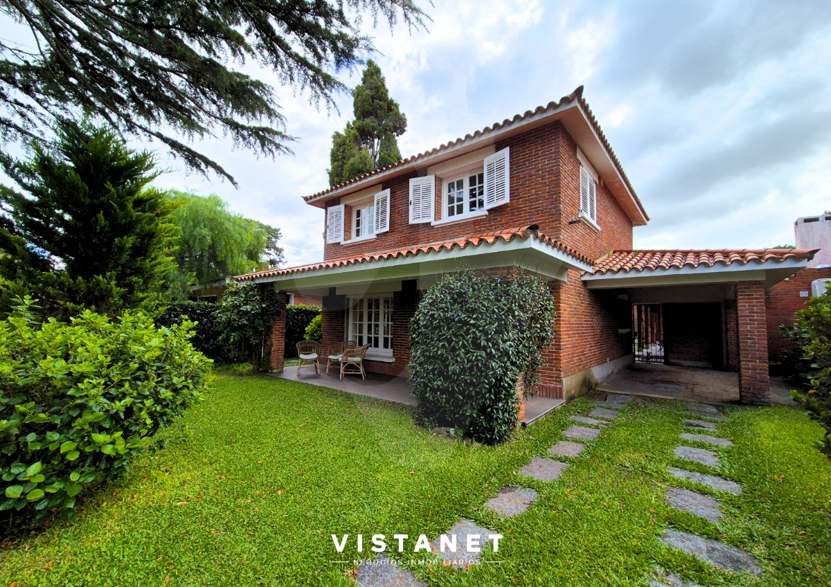 Casa ID.14 - Gran Casa Familiar En Alquiler Anual, 5 Dormitorios En Punta Del Este