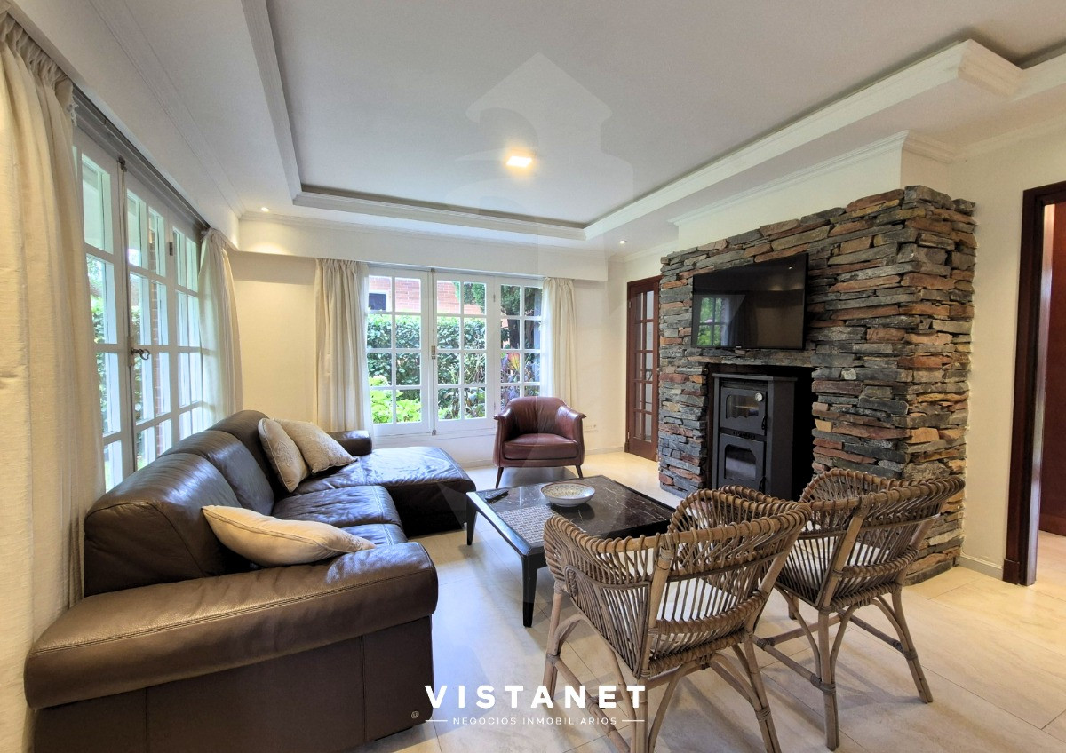 Casa ID.14 - Gran Casa Familiar En Alquiler Anual, 5 Dormitorios En Punta Del Este