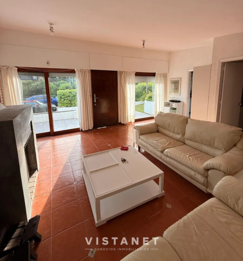 Casa ID.243/Venta-Casa-de-Tres-Dormitorios-en-Pinares,-Punta-del-Este- - Venta Casa de Tres Dormitorios en Pinares, Punta del Este 