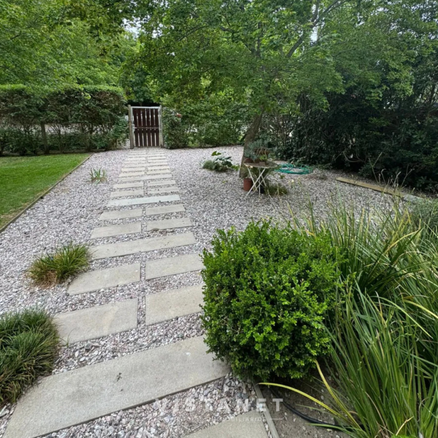 Casa ID.281/Venta-de-Casa-de-4-Dormitorios-en-Pinares,-Punta-del-Este - Venta de Casa de 4 Dormitorios en Pinares, Punta del Este