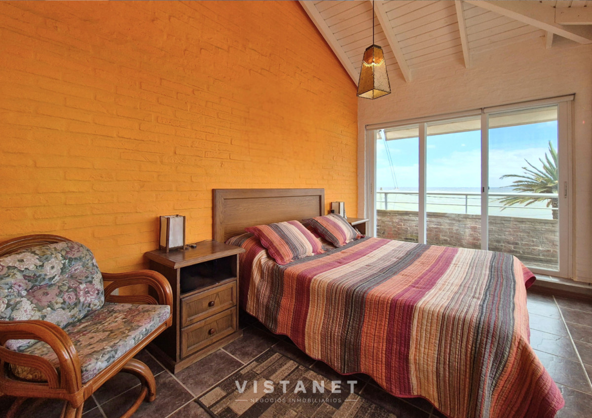 Casa ID.310/Gran-Propiedad-de-3-Dormitorios-con-piscina-frente-al-mar-en-Punta-Fria- - Gran Propiedad de 3 Dormitorios con piscina frente al mar en Punta Fria 