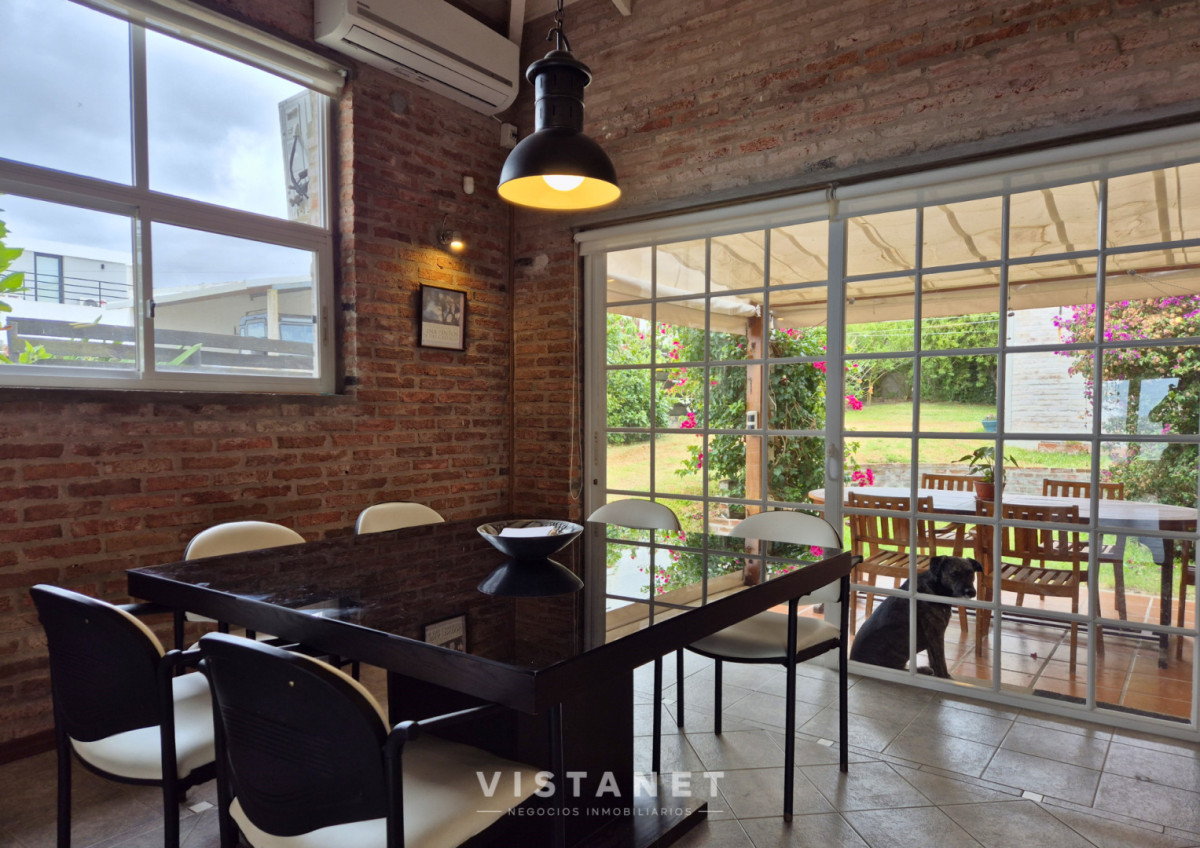 Casa ID.310/Gran-Propiedad-de-3-Dormitorios-con-piscina-frente-al-mar-en-Punta-Fria- - Gran Propiedad de 3 Dormitorios con piscina frente al mar en Punta Fria 