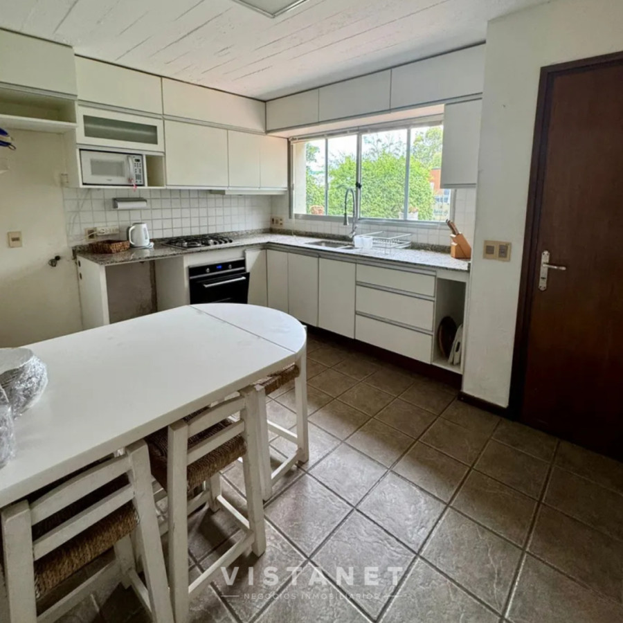 Casa ID.281/Venta-de-Casa-de-4-Dormitorios-en-Pinares,-Punta-del-Este - Venta de Casa de 4 Dormitorios en Pinares, Punta del Este