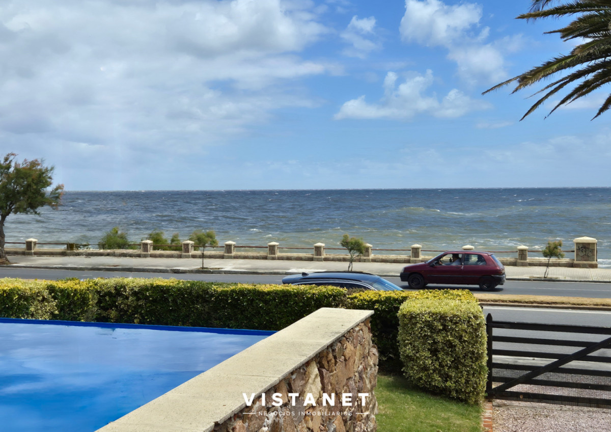 Casa ID.310/Gran-Propiedad-de-3-Dormitorios-con-piscina-frente-al-mar-en-Punta-Fria- - Gran Propiedad de 3 Dormitorios con piscina frente al mar en Punta Fria 