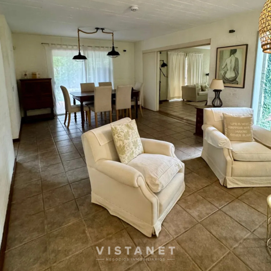 Casa ID.281/Venta-de-Casa-de-4-Dormitorios-en-Pinares,-Punta-del-Este - Venta de Casa de 4 Dormitorios en Pinares, Punta del Este