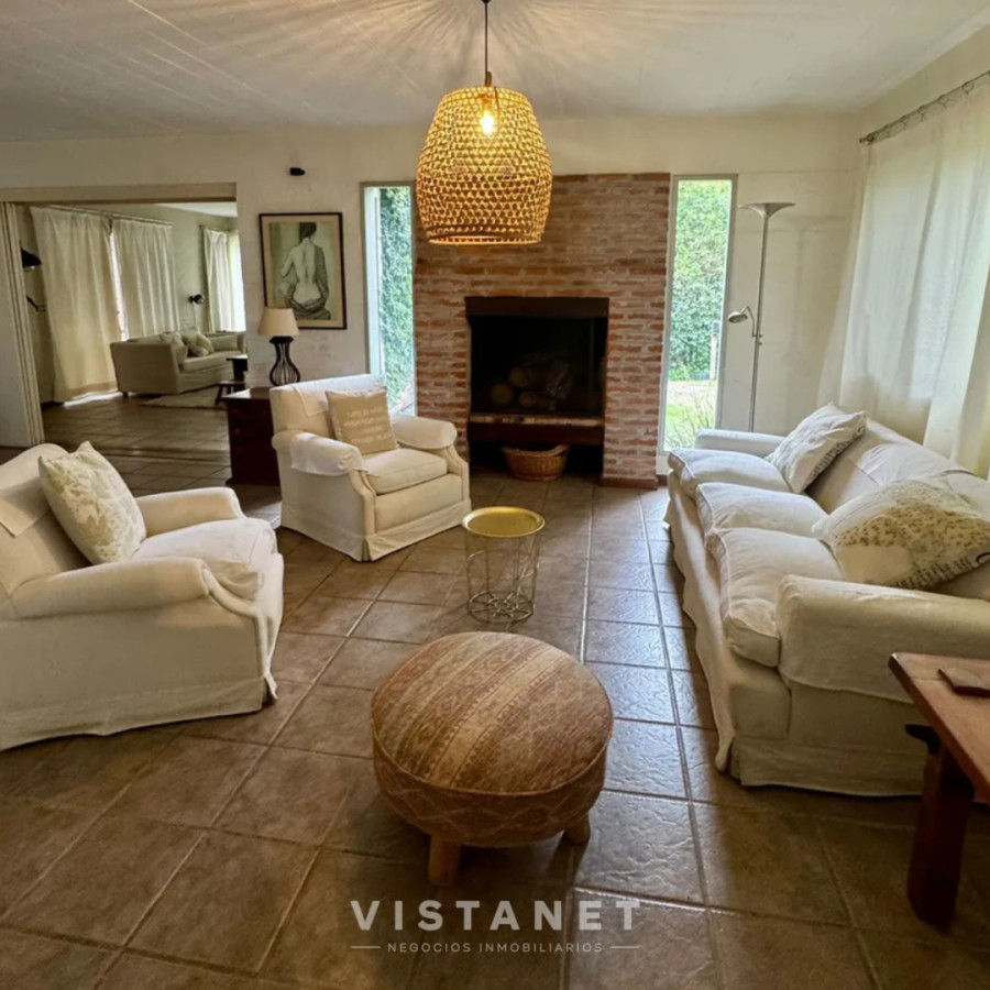 Casa ID.281/Venta-de-Casa-de-4-Dormitorios-en-Pinares,-Punta-del-Este - Venta de Casa de 4 Dormitorios en Pinares, Punta del Este