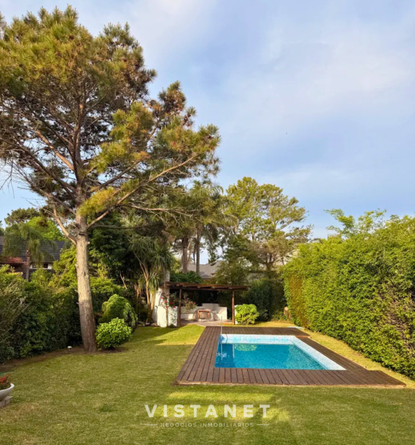 Casa ID.243/Venta-Casa-de-Tres-Dormitorios-en-Pinares,-Punta-del-Este- - Venta Casa de Tres Dormitorios en Pinares, Punta del Este 