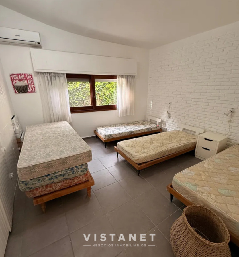 Casa ID.243/Venta-Casa-de-Tres-Dormitorios-en-Pinares,-Punta-del-Este- - Venta Casa de Tres Dormitorios en Pinares, Punta del Este 