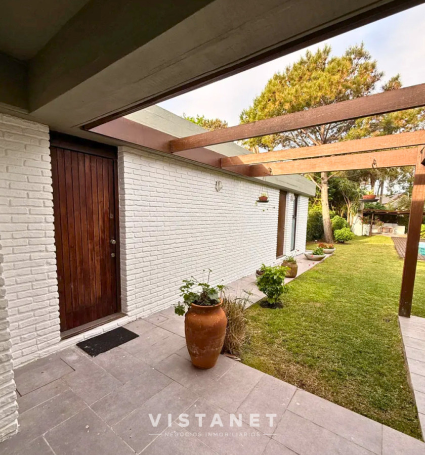 Casa ID.243/Venta-Casa-de-Tres-Dormitorios-en-Pinares,-Punta-del-Este- - Venta Casa de Tres Dormitorios en Pinares, Punta del Este 