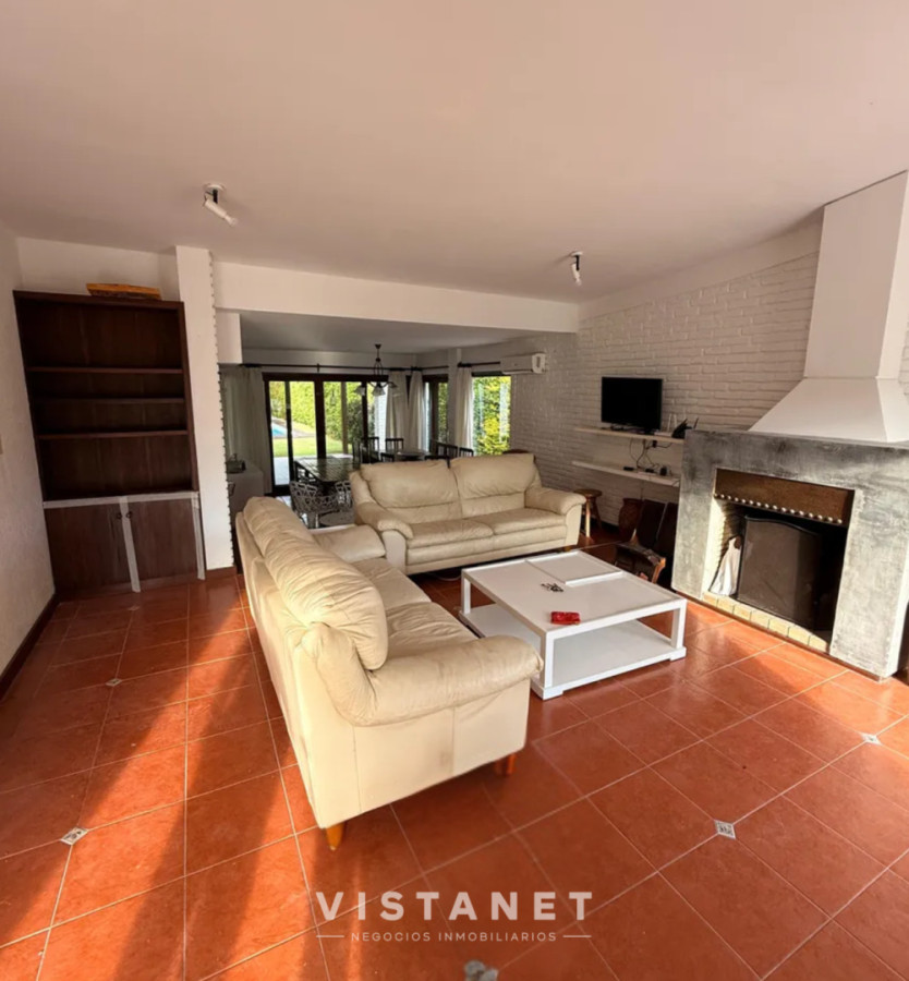 Casa ID.243/Venta-Casa-de-Tres-Dormitorios-en-Pinares,-Punta-del-Este- - Venta Casa de Tres Dormitorios en Pinares, Punta del Este 