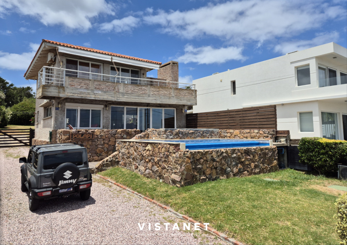 Casa ID.310/Gran-Propiedad-de-3-Dormitorios-con-piscina-frente-al-mar-en-Punta-Fria- - Gran Propiedad de 3 Dormitorios con piscina frente al mar en Punta Fria 