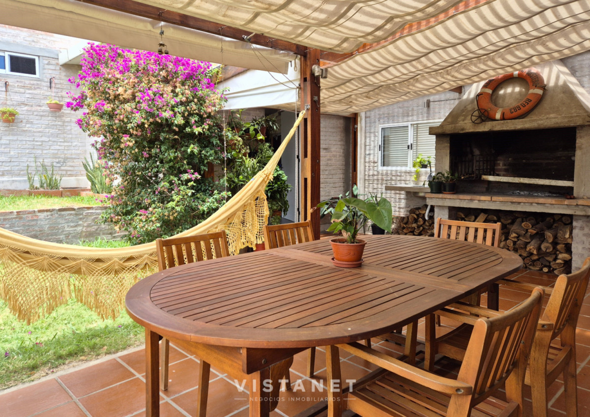 Casa ID.310/Gran-Propiedad-de-3-Dormitorios-con-piscina-frente-al-mar-en-Punta-Fria- - Gran Propiedad de 3 Dormitorios con piscina frente al mar en Punta Fria 