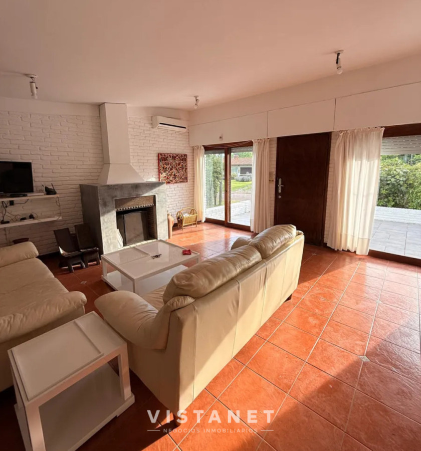 Casa ID.243/Venta-Casa-de-Tres-Dormitorios-en-Pinares,-Punta-del-Este- - Venta Casa de Tres Dormitorios en Pinares, Punta del Este 