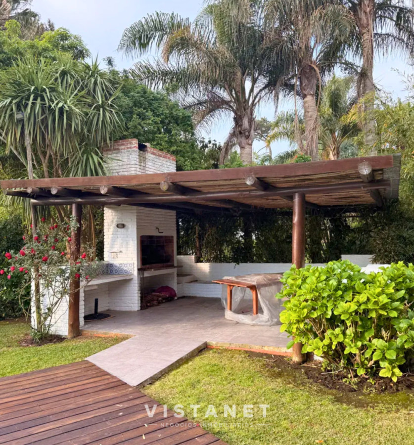 Casa ID.243/Venta-Casa-de-Tres-Dormitorios-en-Pinares,-Punta-del-Este- - Venta Casa de Tres Dormitorios en Pinares, Punta del Este 