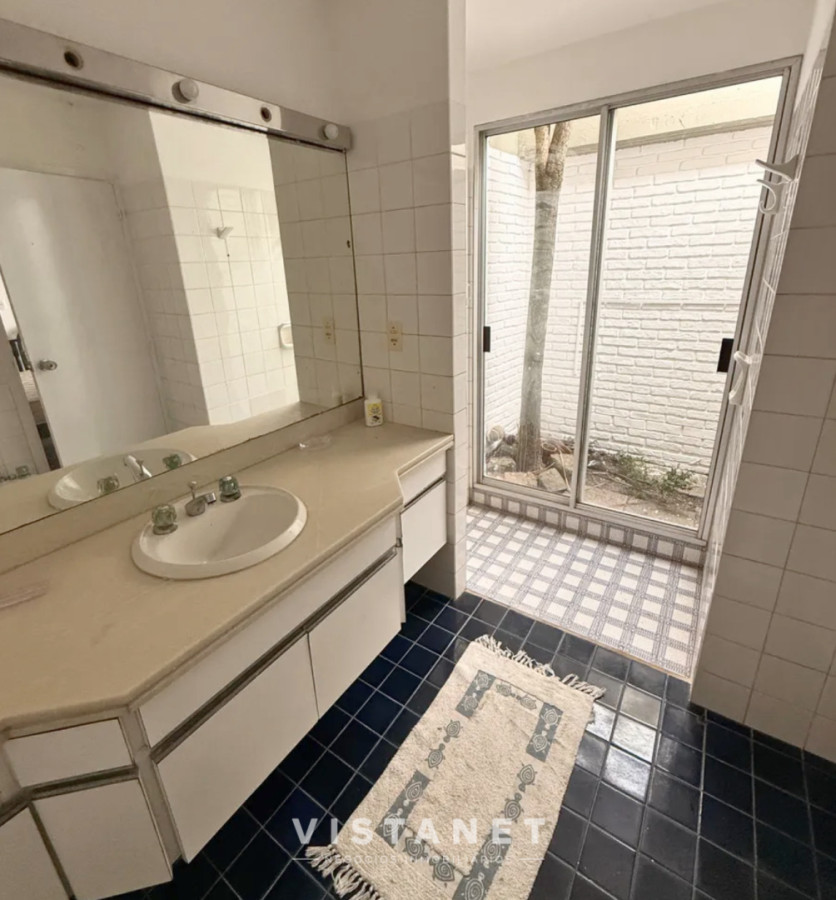 Casa ID.243/Venta-Casa-de-Tres-Dormitorios-en-Pinares,-Punta-del-Este- - Venta Casa de Tres Dormitorios en Pinares, Punta del Este 