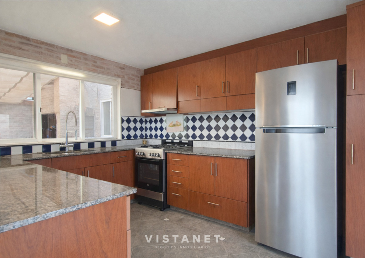 Casa ID.310/Gran-Propiedad-de-3-Dormitorios-con-piscina-frente-al-mar-en-Punta-Fria- - Gran Propiedad de 3 Dormitorios con piscina frente al mar en Punta Fria 