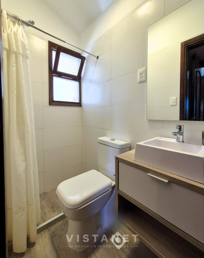 Casa ID.13 - Casa En Alquiler Anual, 4 Dormitorios Con Vista Al Mar En Punta Ballena 