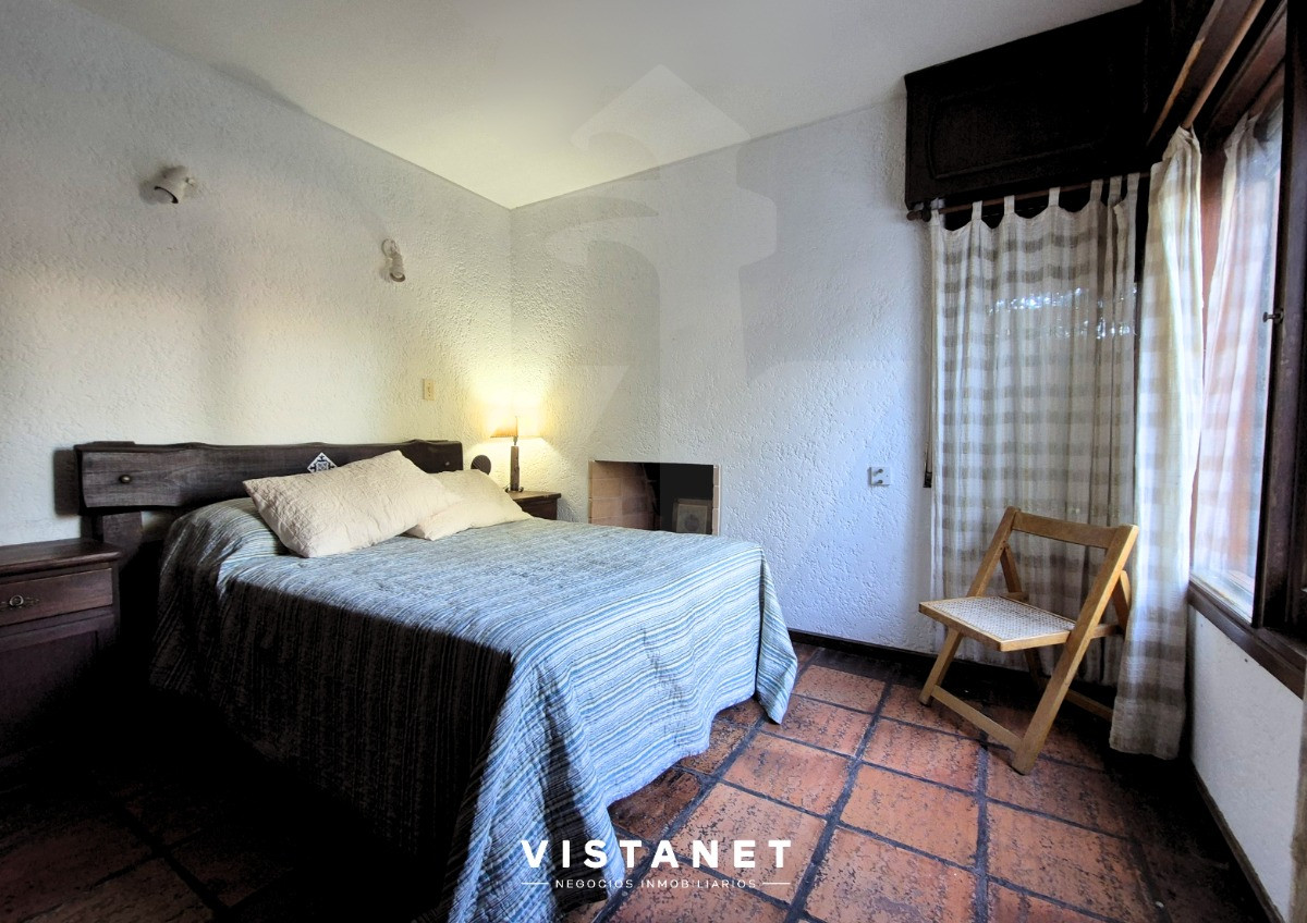 Casa ID.13 - Casa En Alquiler Anual, 4 Dormitorios Con Vista Al Mar En Punta Ballena 