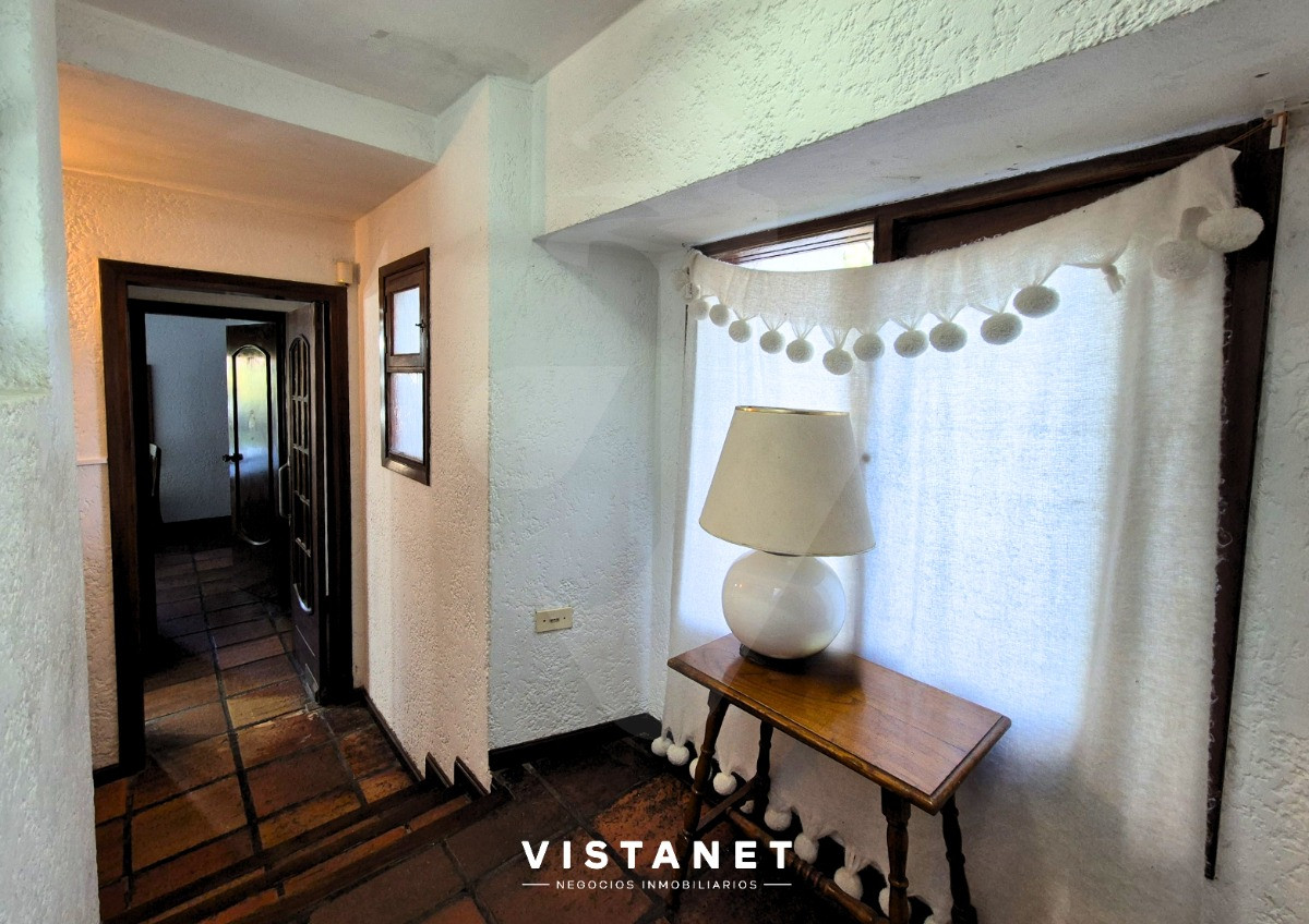 Casa ID.13 - Casa En Alquiler Anual, 4 Dormitorios Con Vista Al Mar En Punta Ballena 